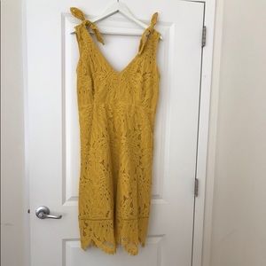 Lace maternity dress